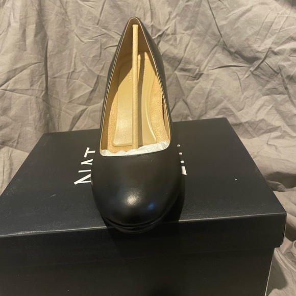 Brand new in box black pumps - Picture 4 of 5